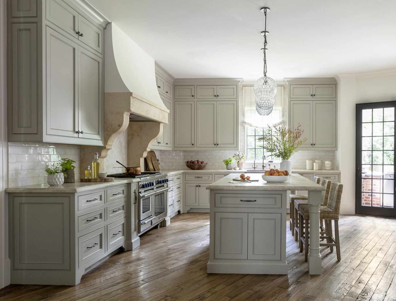 28 Chic And Timeless French Country Style Kitchens for Preserving the Beauty of Your Vintage Mahogany Kitchen Features