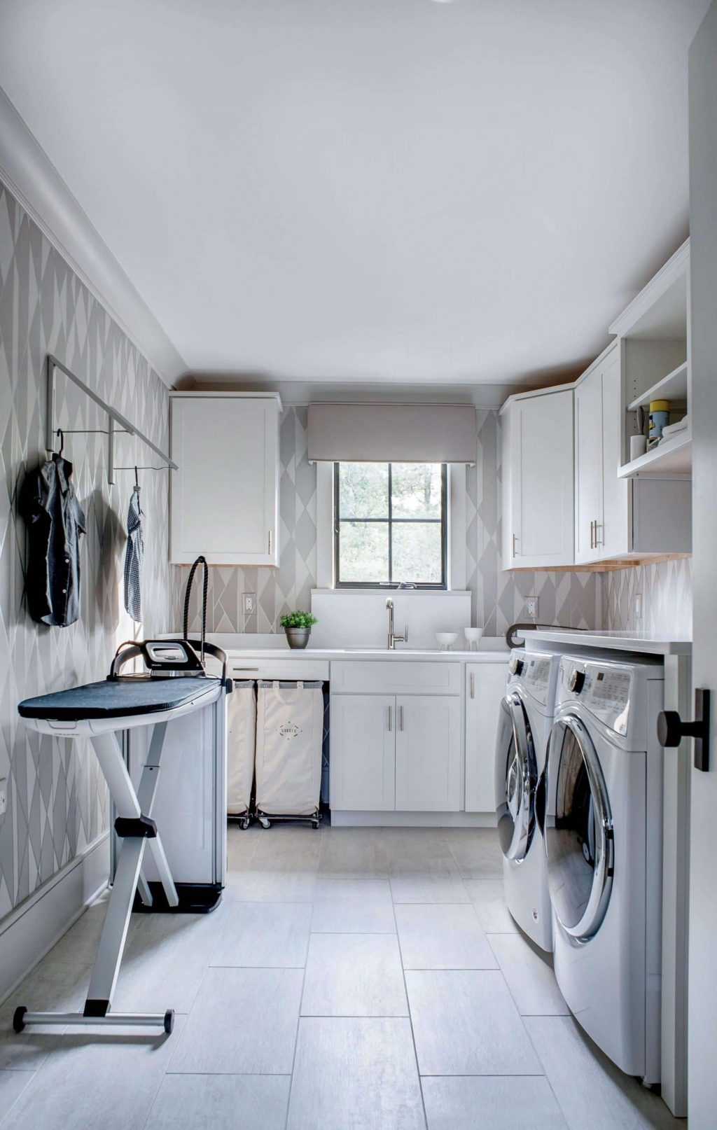10+ Laundry Room Layout Ideas For Decluttered Washing for A Look Back at the Most Inspiring Laundry Rooms of 2016