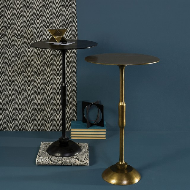 Creating visual harmony with simple round table accents