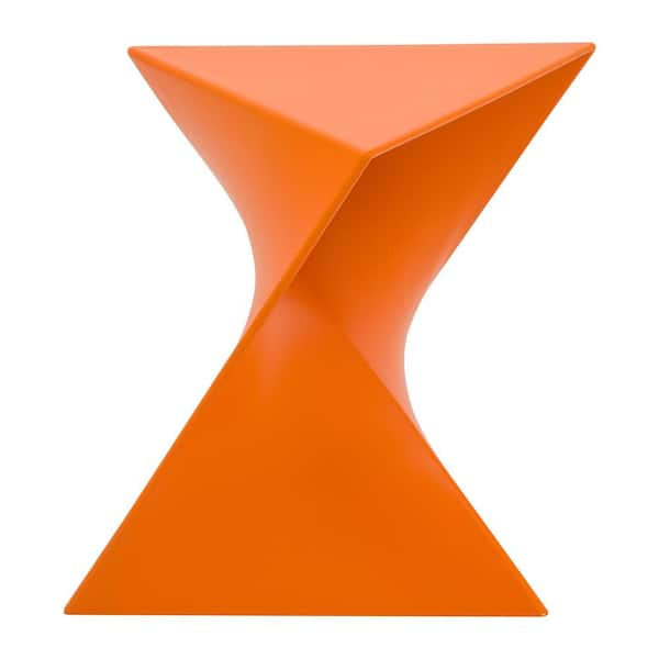 Enhancing Living Room Dynamics with Thoughtful Accent Piece Selection