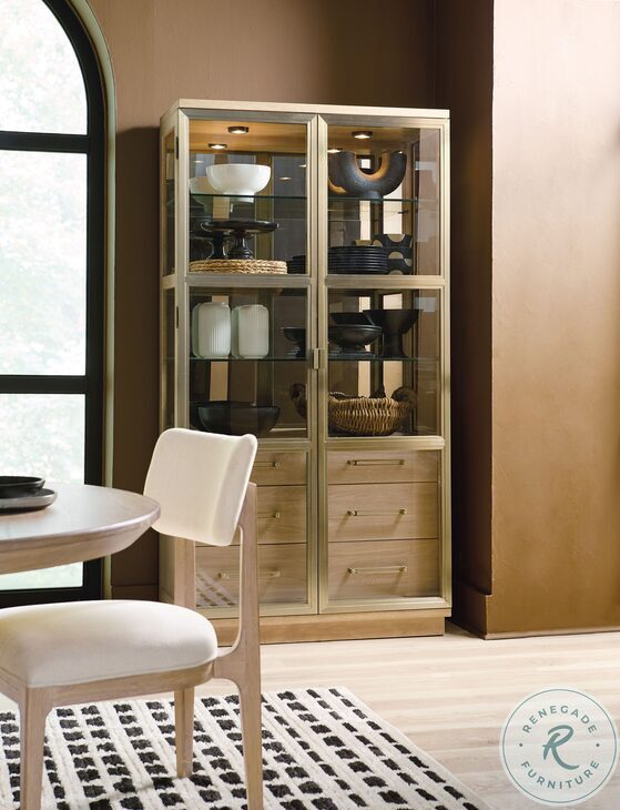 Craftsmanship Meets Functionality in Banyon Bay Display Cabinet Innovation