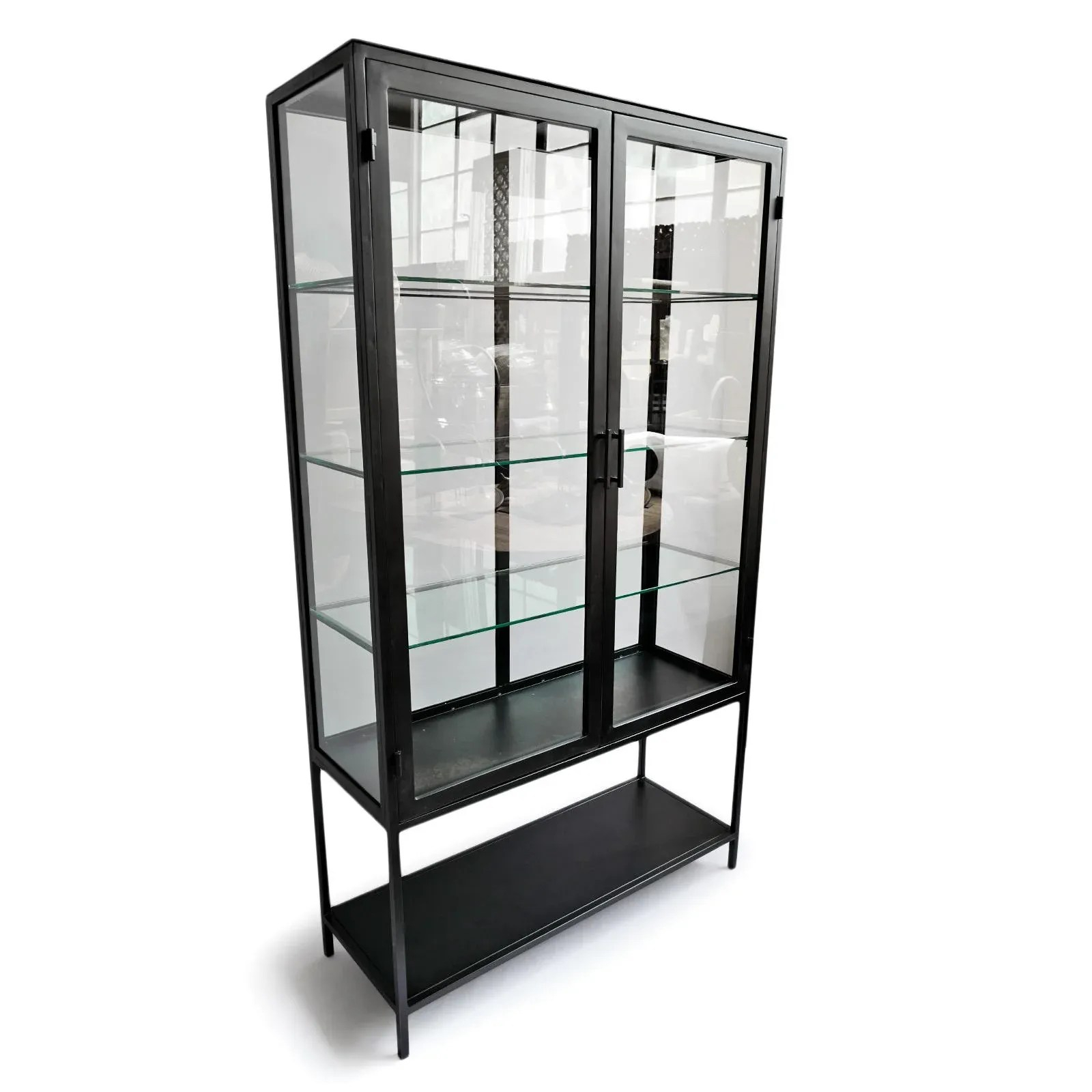 The Art of Displaying Dishes and Artifacts Behind Clear Glass Panels
