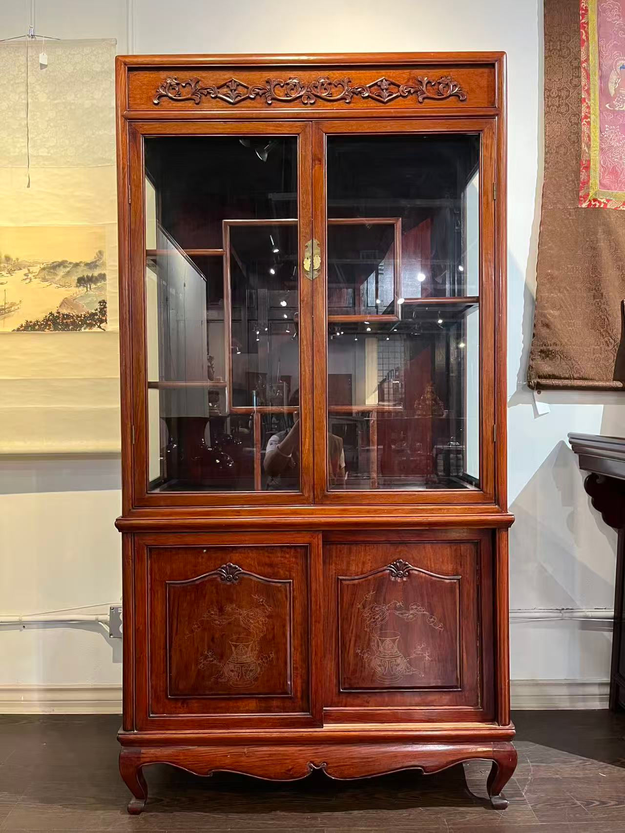 Why Collectors Are Turning to Solid Rosewood Display Furniture to Protect Priceless Heirlooms